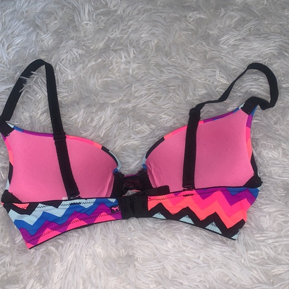 Victoria’s Secret PINK zigzag bra - Picture 2 of 6